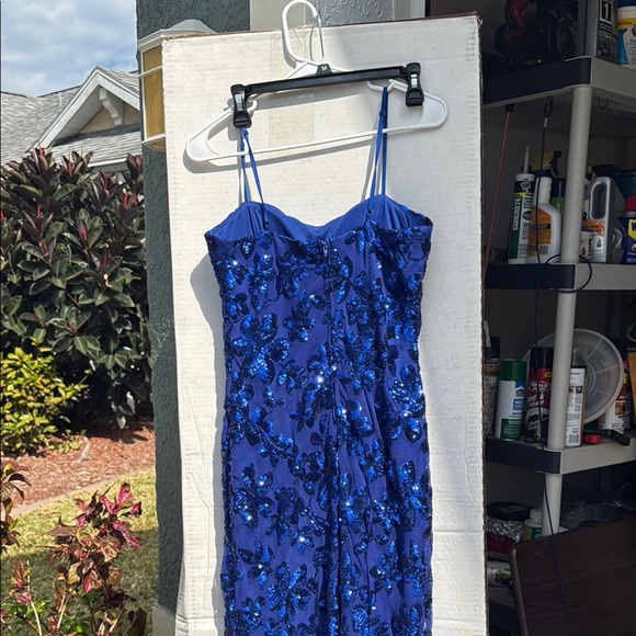 Elegant Blue Sequin Dress - Picture 4 of 6